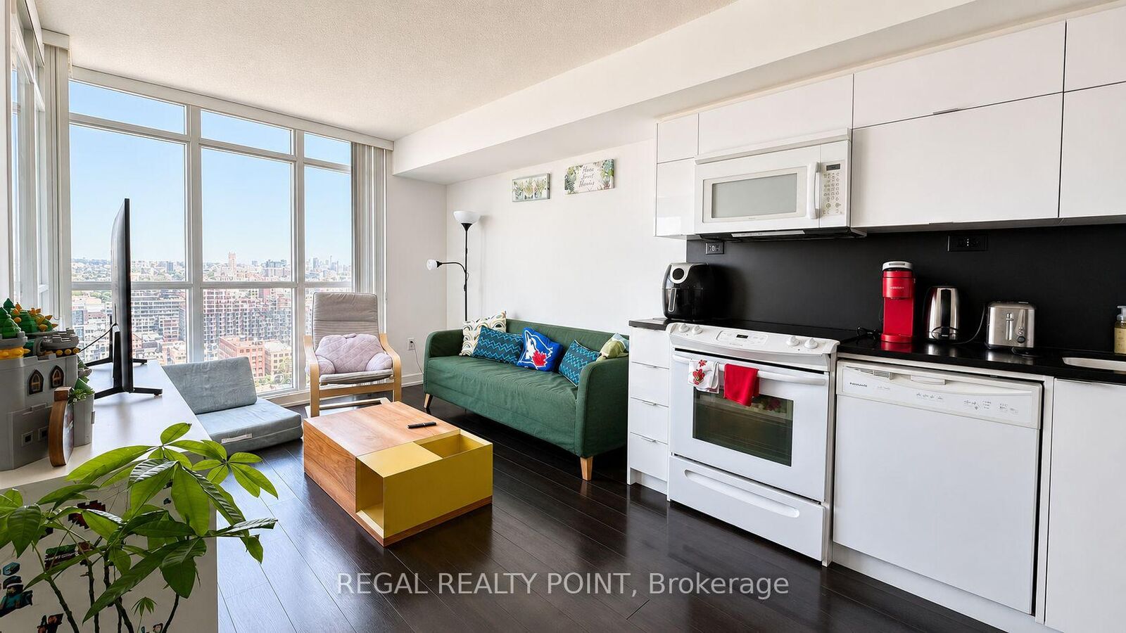 Property Photo:  21 Iceboat Terrace 3015  ON M5V 4A9 