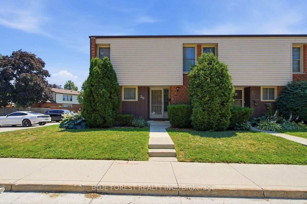 Property Photo: 742 Fanshawe Park Road E ON N5X 2B9