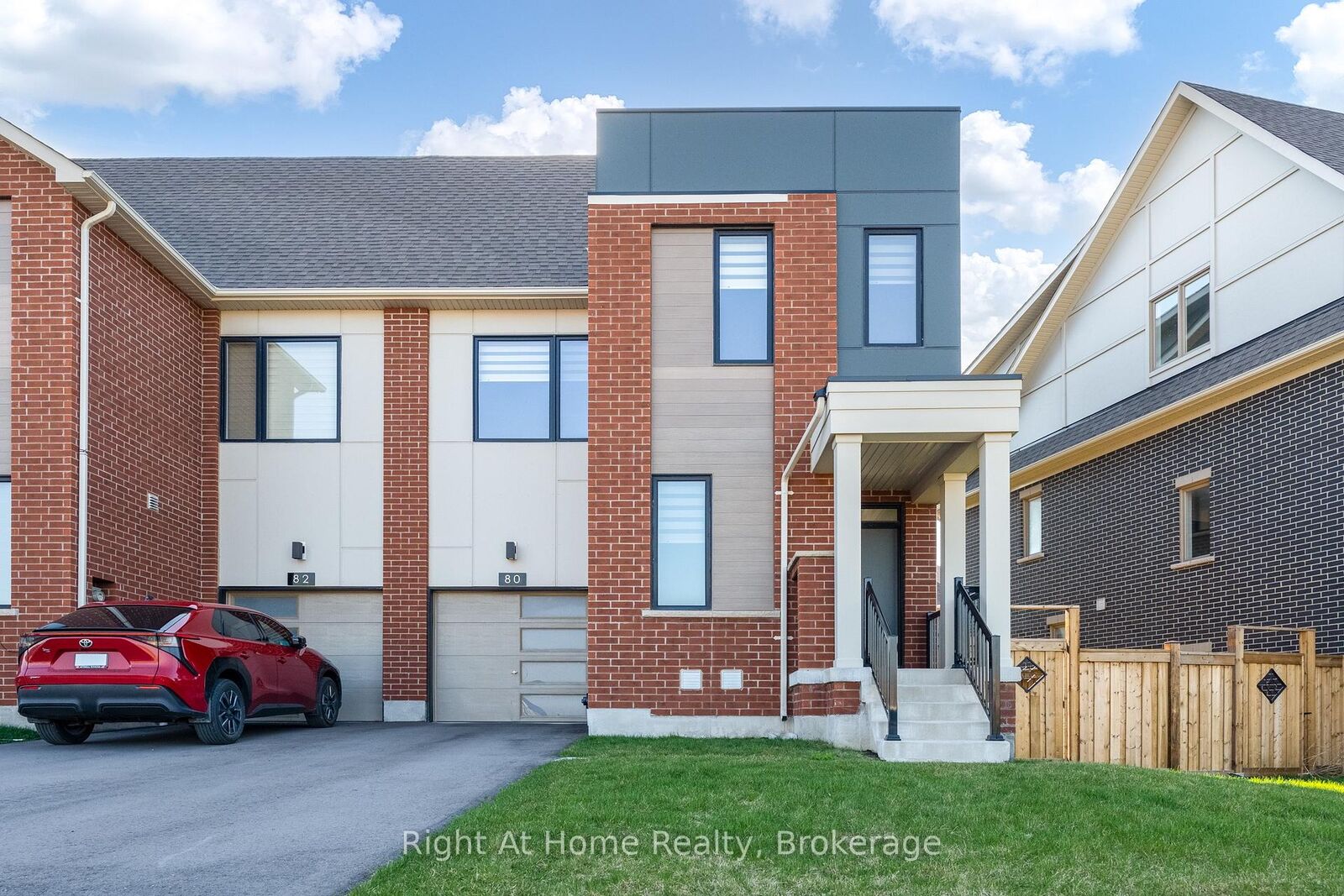 Property Photo: 80 Settlers Road E ON L6H 0Y8