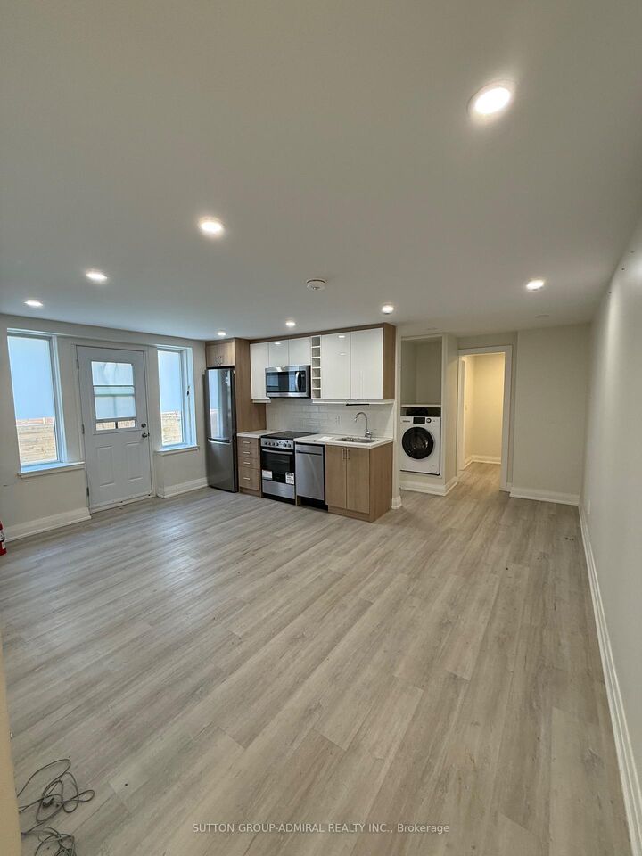 Property Photo:  699 Eglinton Avenue W 104  ON M5N 1C6 
