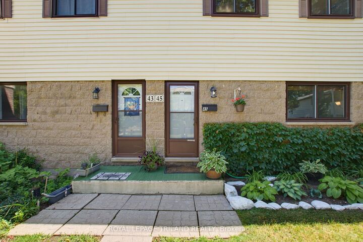 Property Photo: 825 Dundalk Drive 45 ON N6C 3V6