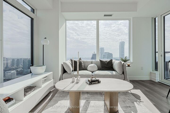 Property Photo:  395 Square One Drive 2704  ON L5B 0P6 