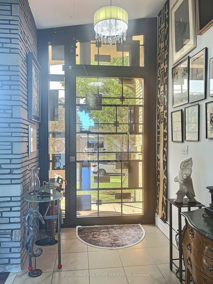 33 Blue Forest Drive — photo 1