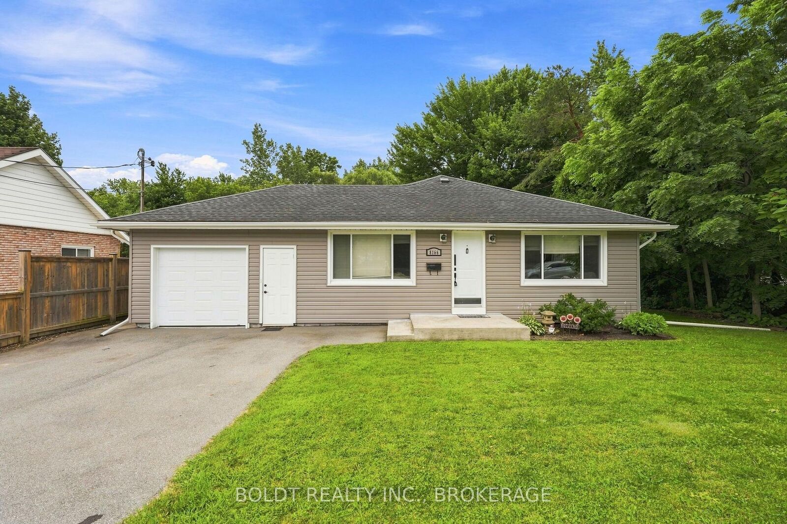 Property Photo: 8166 Thorold Stone Road ON L2H 1A6