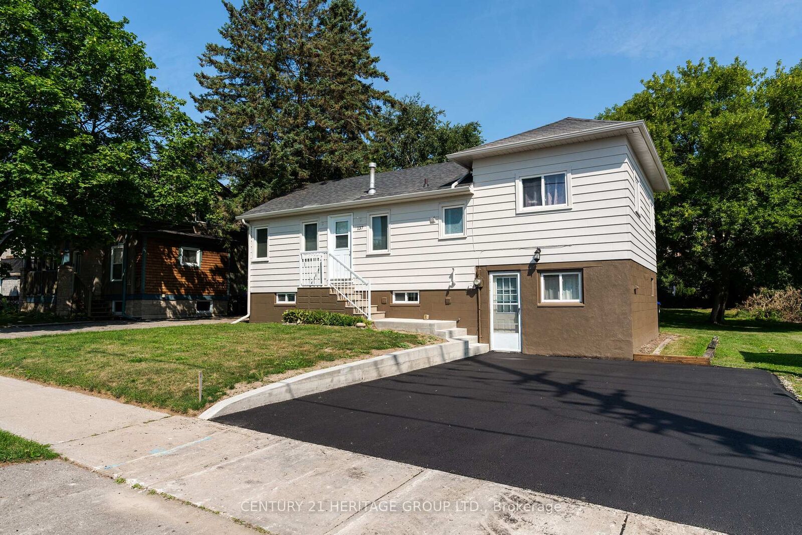 Property Photo:  137 John Street E  ON L3Z 1G3 
