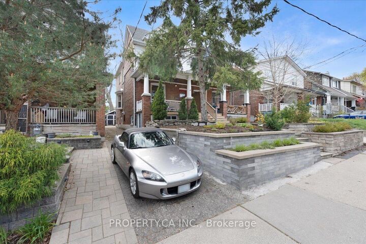 Property Photo: 44 Beach View Crescent ON M4E 2L5