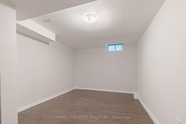 Property Photo: 42 Boxwood Crescent ON L3S 3P6