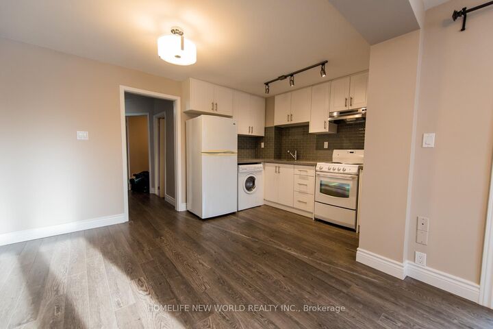 Property Photo:  258 Kenilworth Avenue 2  ON M4L 3S8 