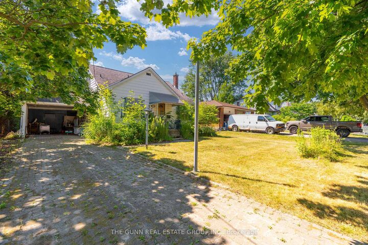 Property Photo: 931 Willow Drive ON N6E 1P2