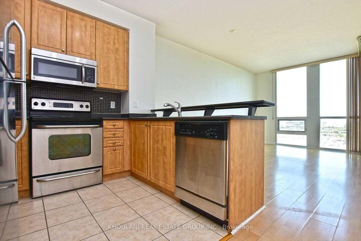 Property Photo: 220 Burnhamthorpe Road 2201 ON L5B 4N4
