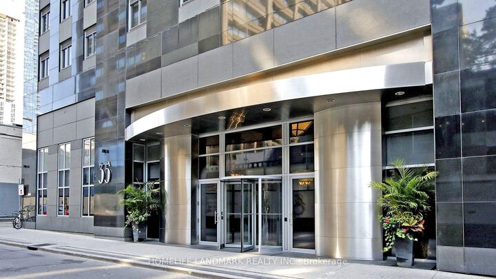 Property Photo:  35 Balmuto Street 2103  ON M4Y 0A3 