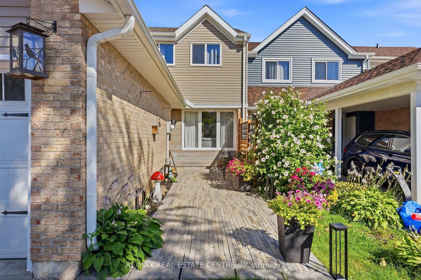 Property Photo: 37 Rushmore Crescent ON L6Z 1R1