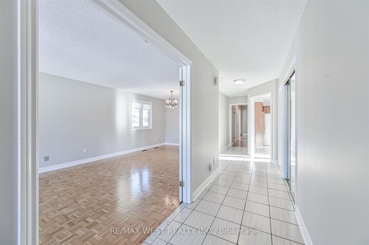 Property Photo:  139 Carmen Crescent  ON L4L 5P1 