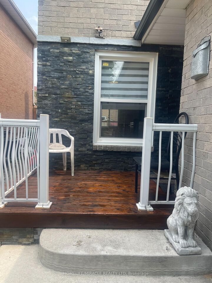 Property Photo:  17 Wayne Nicol Drive  ON L6X 3Z2 