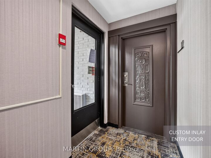 Property Photo: 1050 Falgarwood Drive 112 ON L6H 2P3