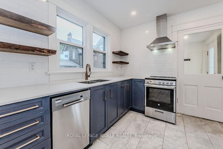 Property Photo:  76 Wellington Street N A  ON N2H 5J6 