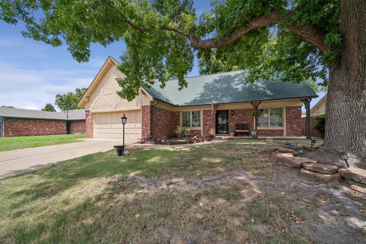 Property Photo:  10731 E 29th Place  OK 74129 