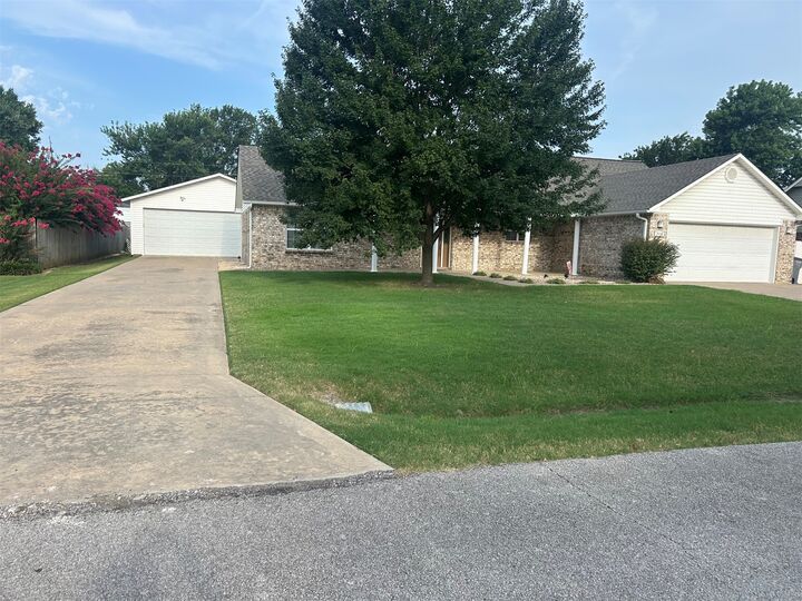 Property Photo: 308 S Mary Avenue E OK 74467