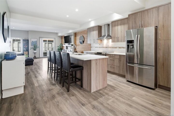 687 Strandlund Ave #103 — photo 1