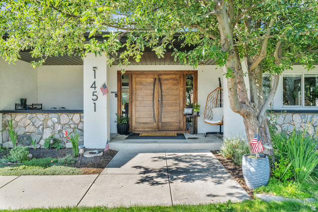 Property Photo: 1451 E Longdale Dr UT 84092