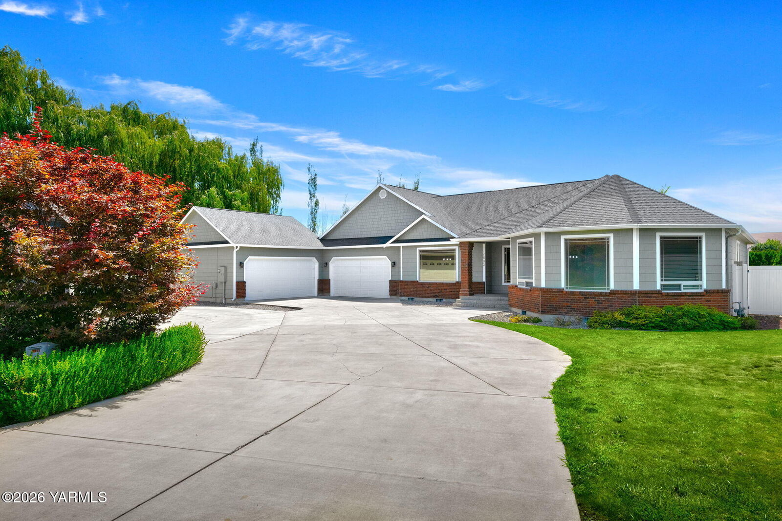 Property Photo: 7802 Easy St WA 98903
