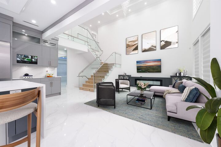 1100 Como Lake Avenue — photo 1