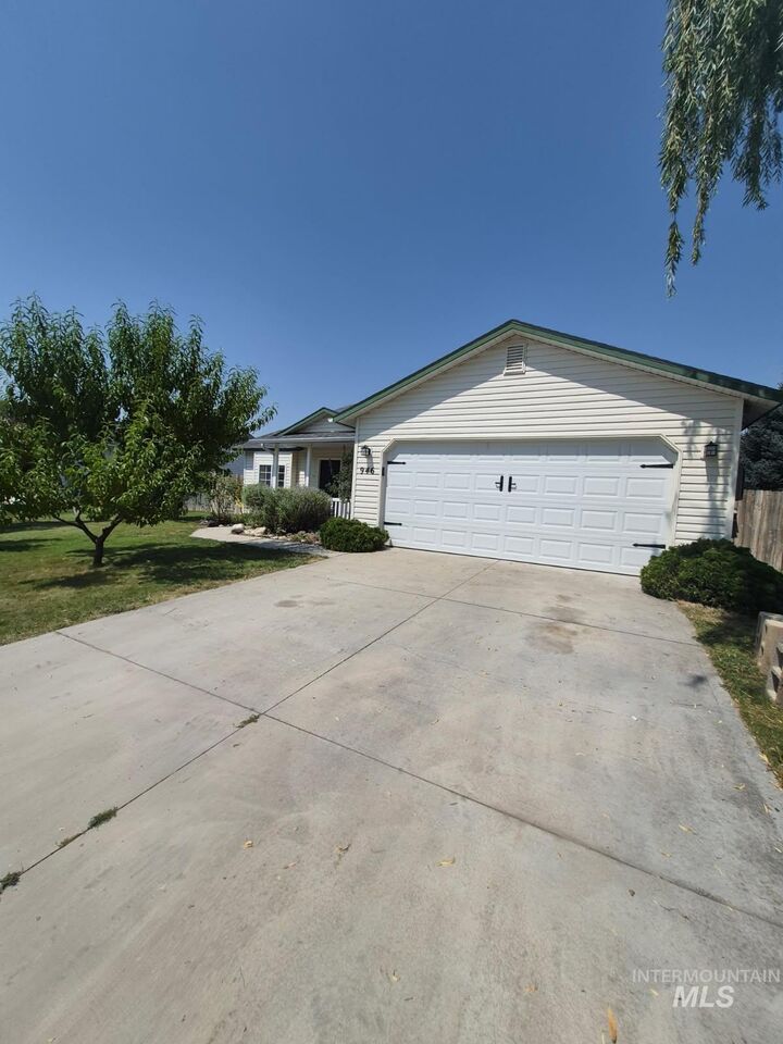 Property Photo:  946 Johnson Dr  ID 83644 