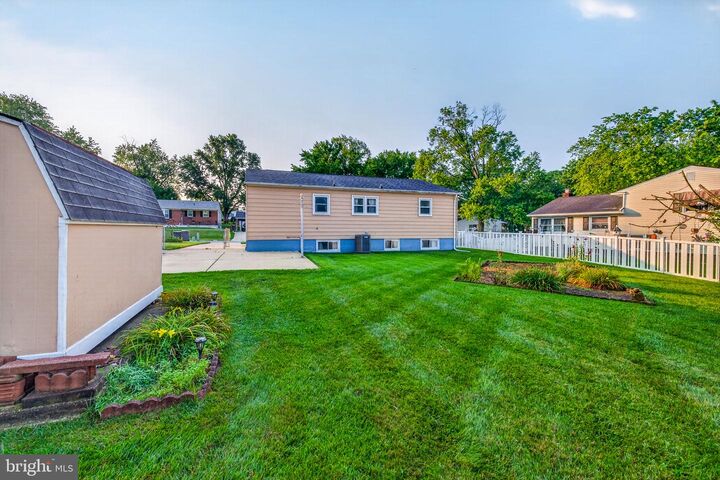 Property Photo:  153 W Edinburgh Drive  DE 19720 