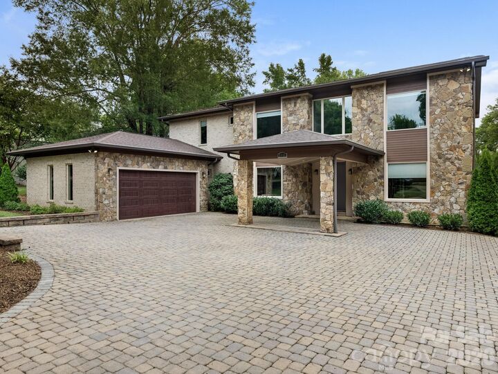 Property Photo: 2011 Sharon Avenue NC 28211
