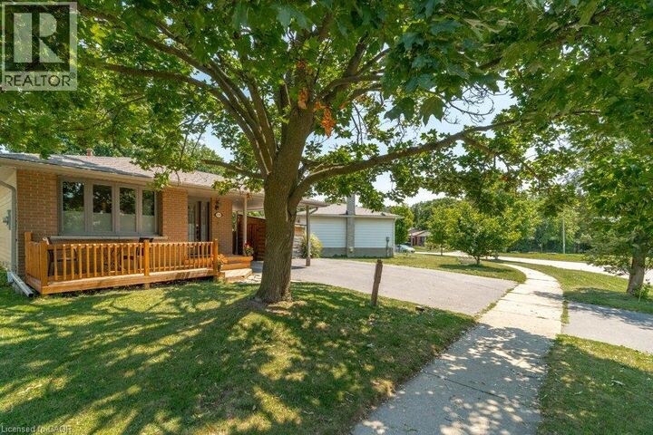 Property Photo: 119 Millwood Crescent ON N2P 1R4