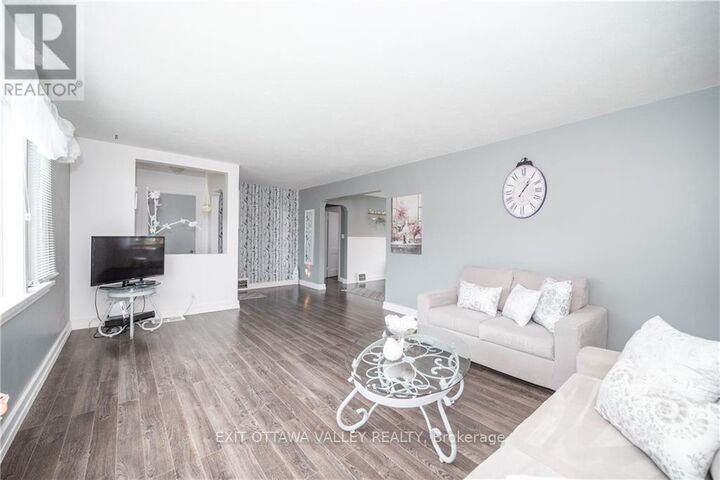 Property Photo:  500 Dominion Street  ON K7V 1H6 