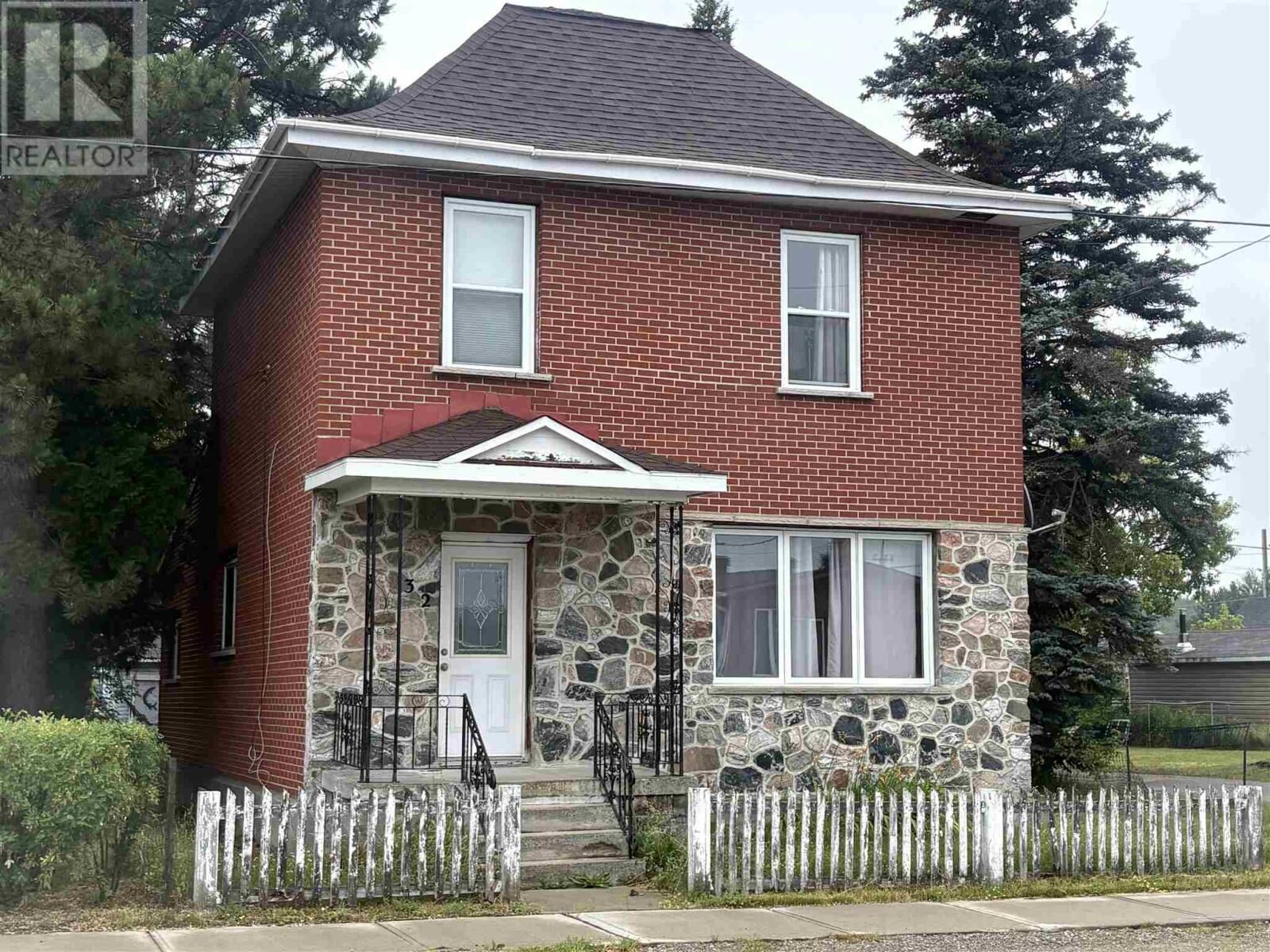 Property Photo:  32 Lansdowne St S  ON P0M 1K0 