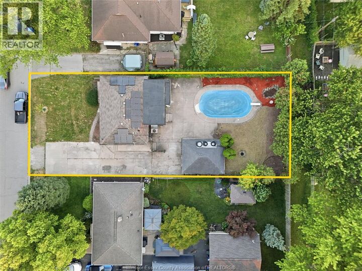 Property Photo: 2733 Lloyd George Boulevard ON N8T 2T8