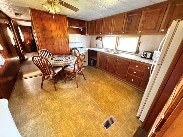 Property Photo: 36852 Lake Road PA 16438