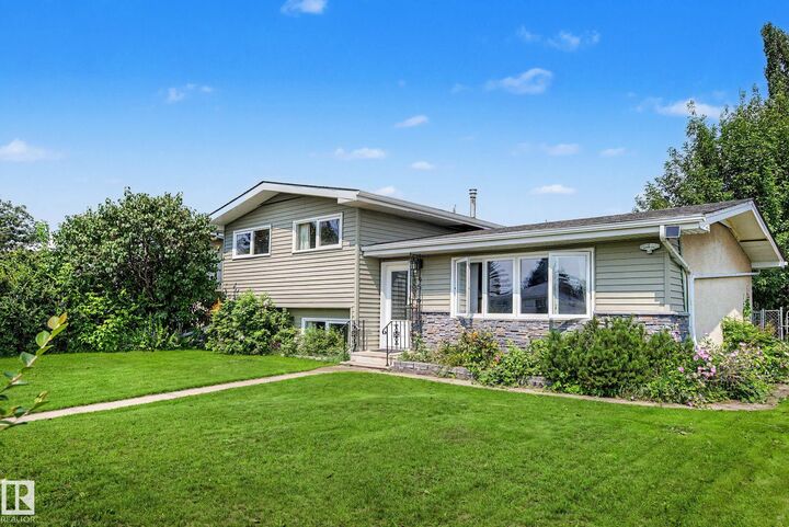 Property Photo:  9516 129A Avenue NW  AB T5E 0N8 