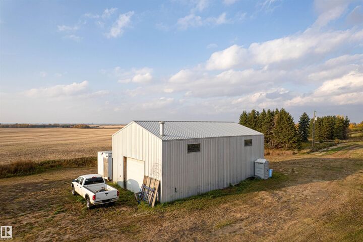 Property Photo: 54352 Rge Road 221 AB T8L 3Z7