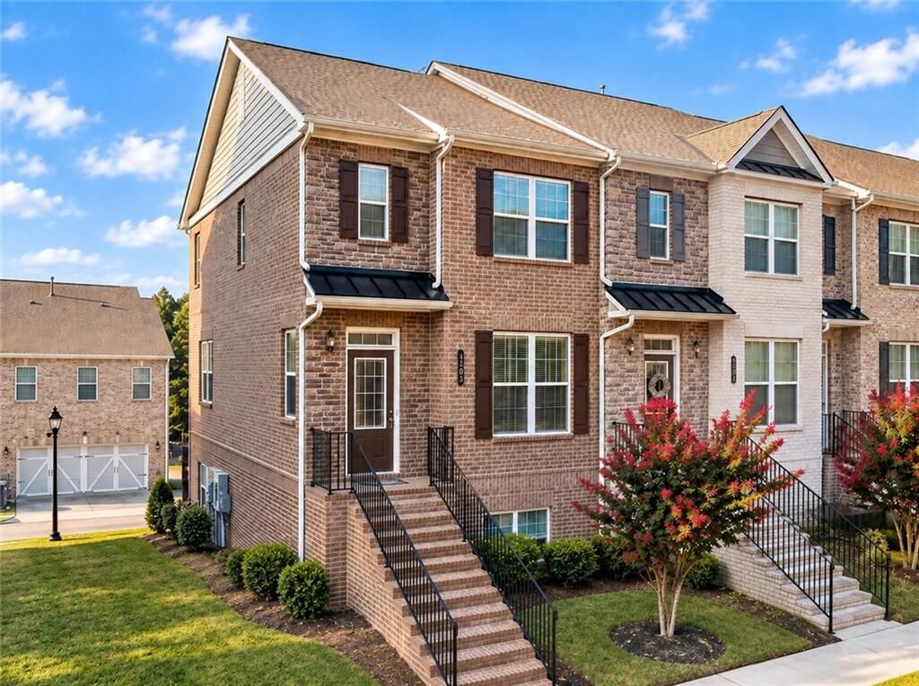 Property Photo: 2695 La Rive Drive GA 30097