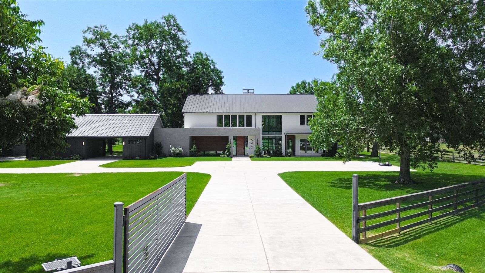 Property Photo:  5210 Manor Drive  TX 77479 