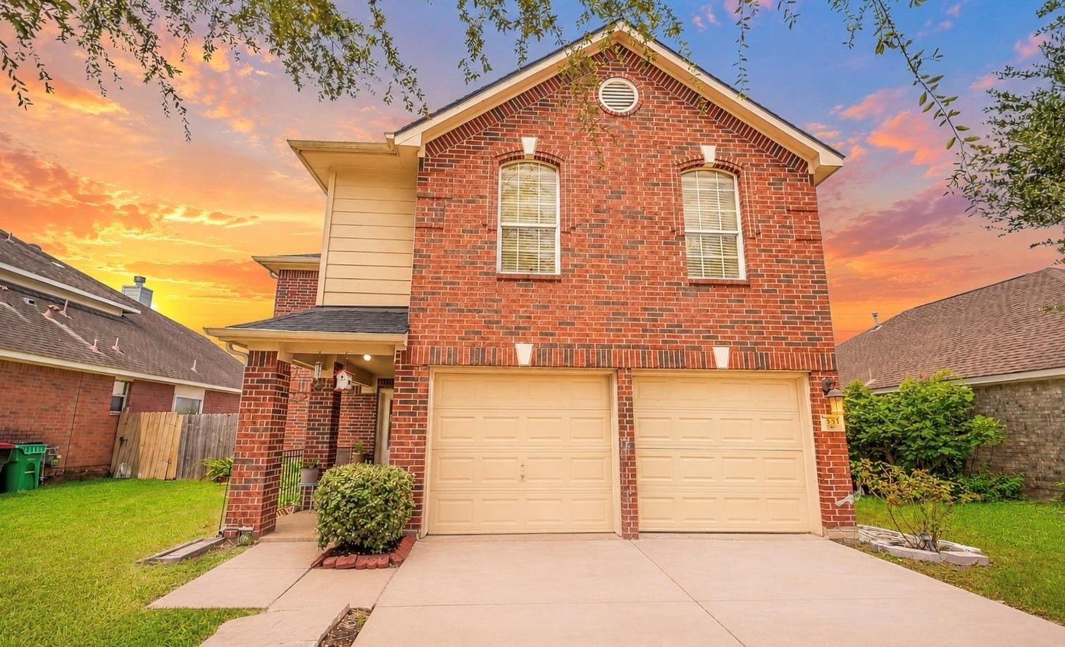 Property Photo: 5531 Dapplewood Lane TX 77449