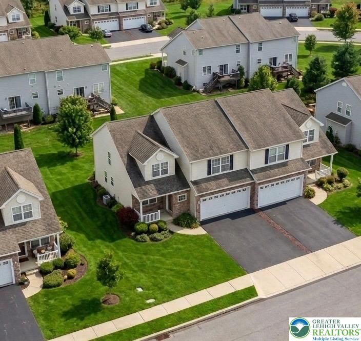 Property Photo:  850 Fieldstone Trail 70  PA 18040 