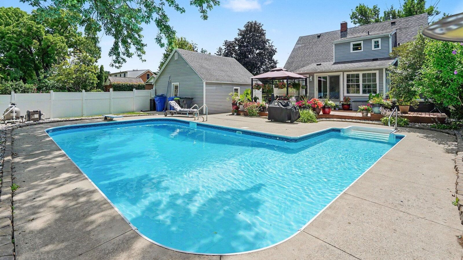 Property Photo:  124 W Nelson  MI 48640 