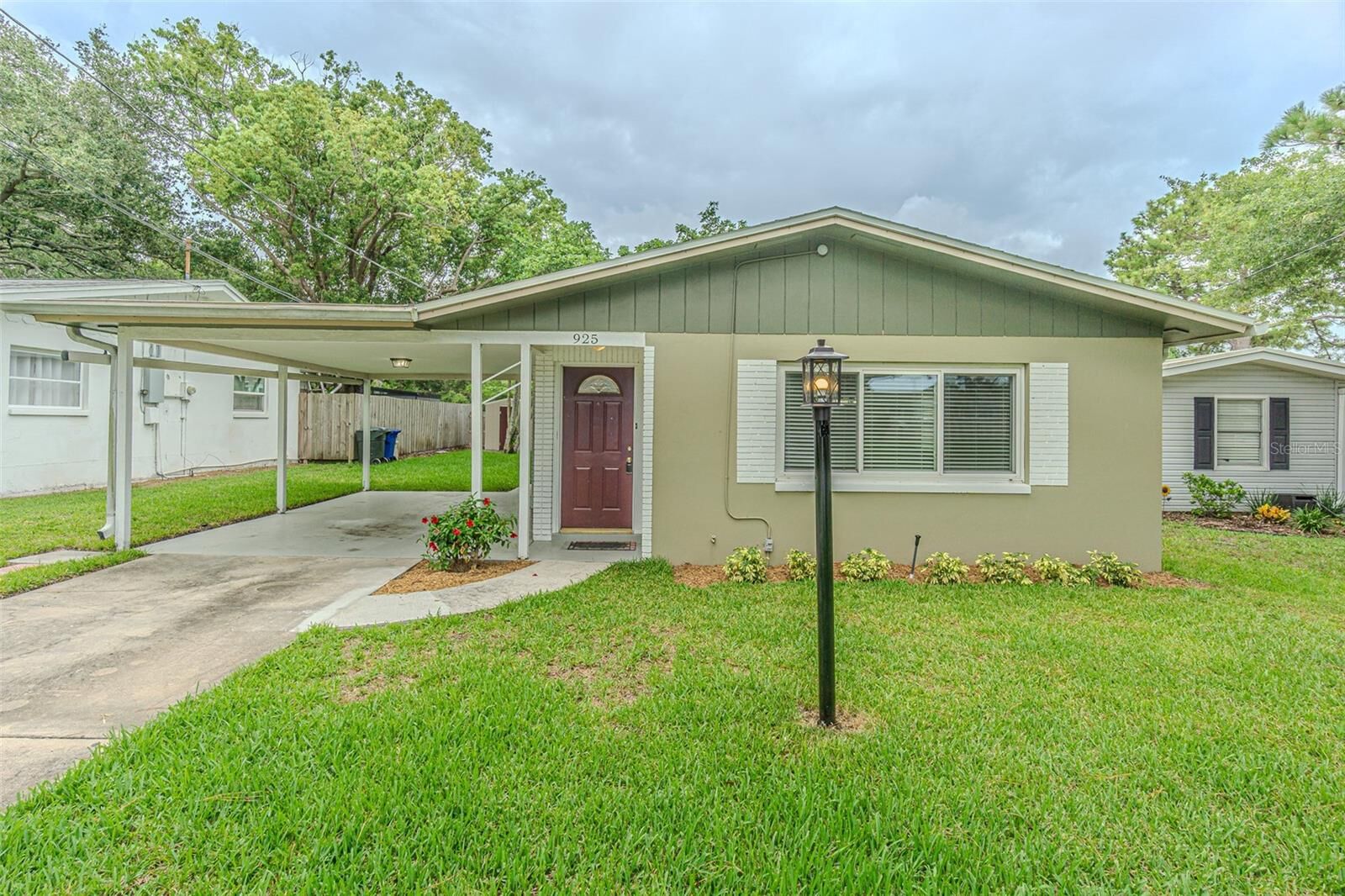 Property Photo: 925 Cedarwood Avenue FL 34698