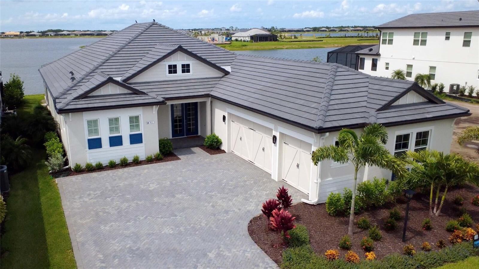 Property Photo:  812 Blue Shell Loop  FL 34240 