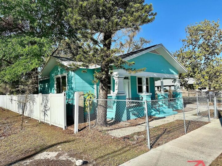Property Photo: 1504 E 33rd Avenue FL 33610