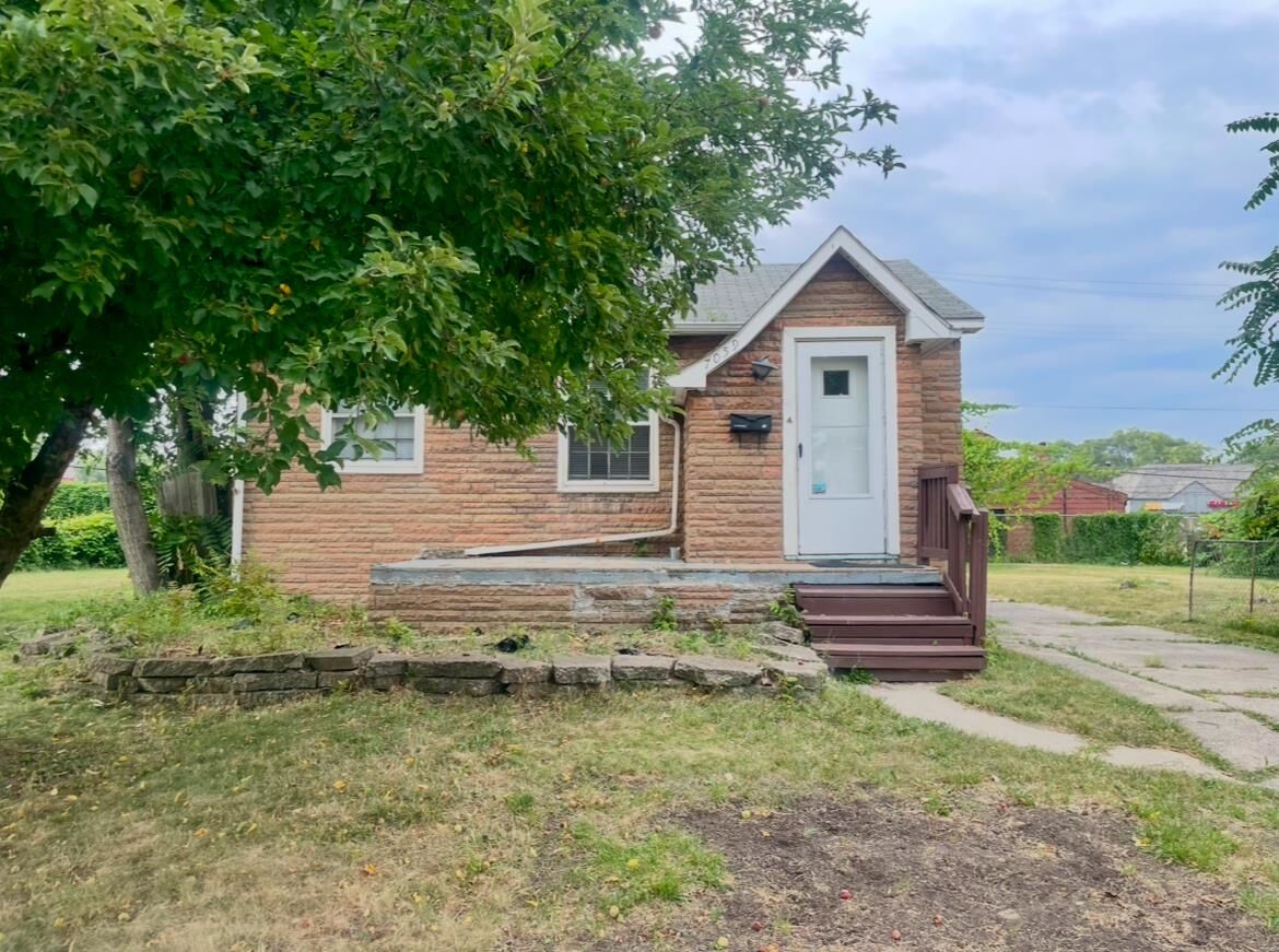 Property Photo: 7059 Dodge Avenue MI 48091-2656