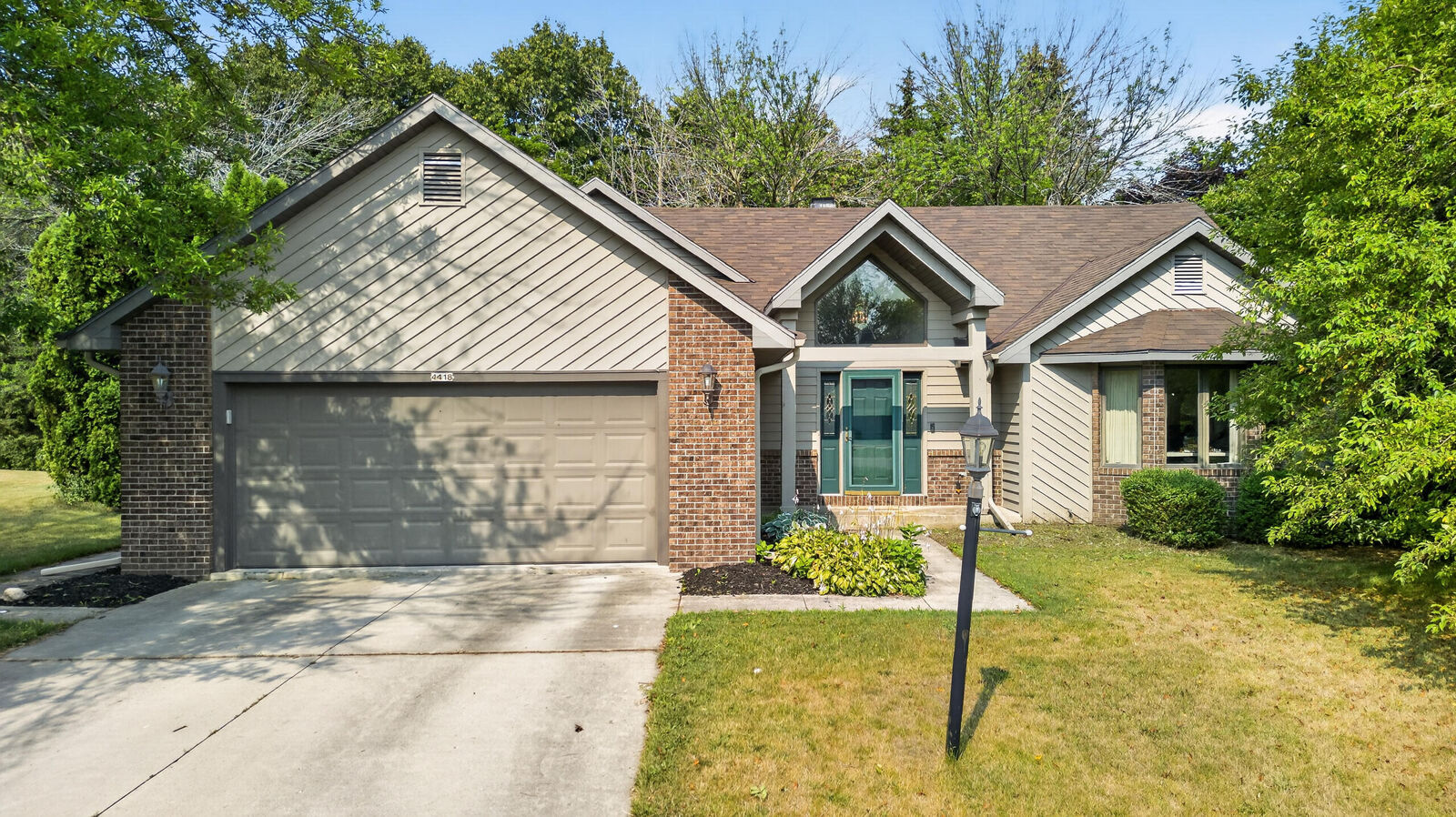 Property Photo: 4418 Hunters Glen Dr WI 53083