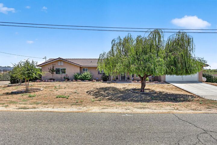 Property Photo: 20605 Road 31 CA 93638