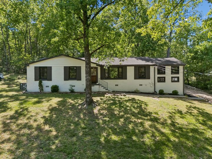 Property Photo: 703 Clematis Dr TN 37205
