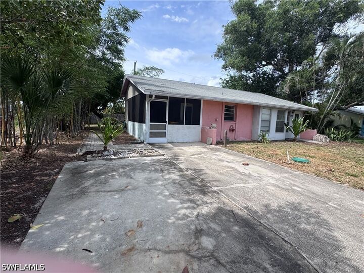 Property Photo: 1297 Ingraham Street FL 34103
