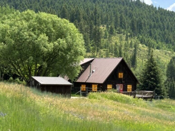 Property Photo: 1258 Pingston Creek Rd WA 99141